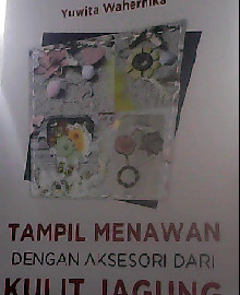 TAMPIL MENAWAN DENGAN  AKSESORI DARI KULIT JAGUNG 